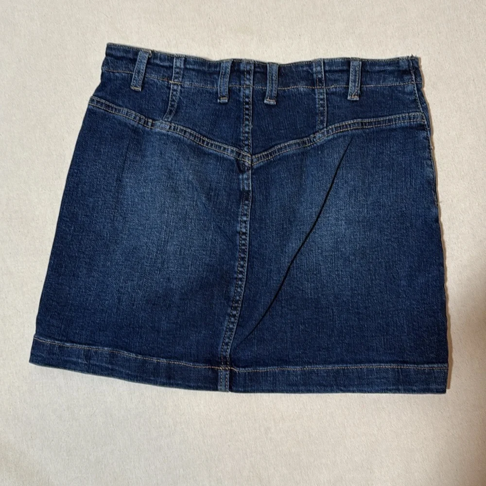 Like new!  Free People Denim Dark Blue Skirt Sz 27